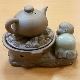 Маленький Будда с чайником